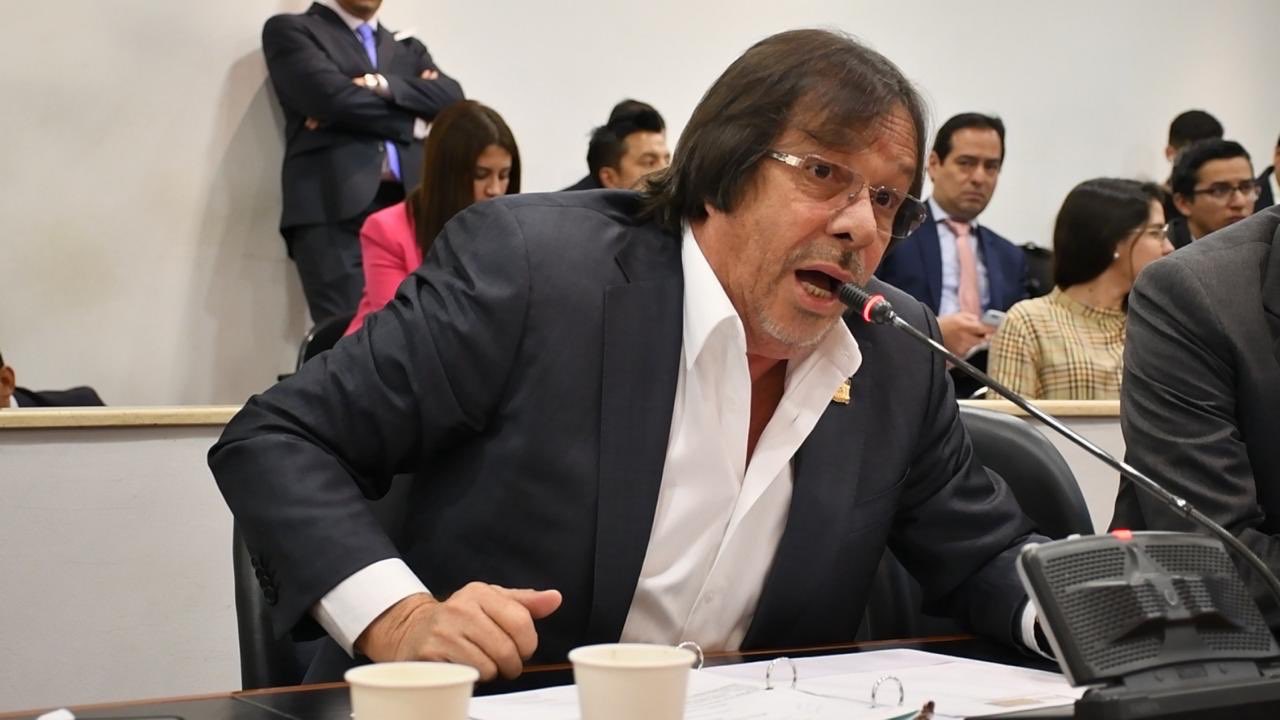 Lorduy exige que condiciones y necesidades de las regiones deban considerarse en la elaboración de los pliegos tipo 3