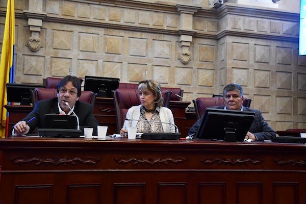 Lorduy en comision a registrador