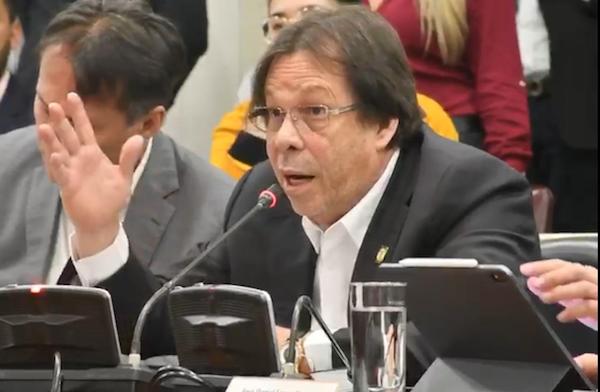 Lorduy apoya que animales sintientes sean sujetos de derecho, pero no que la naturaleza lo sea 4