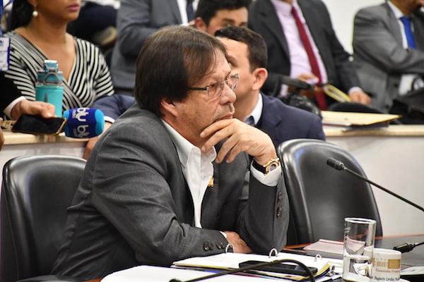 Desde comisión primera, Lorduy votó positivo para que Fiscal General sea escogido entre los 10 primeros por méritos que resulten de una convocatoria pública 8