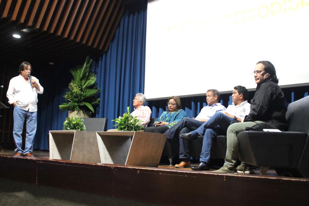 Lorduy modera conversatorio sobre retos del periodismo en el Caribe 1 Lorduy modera conversatorio sobre retos del periodismo en el Caribe 2