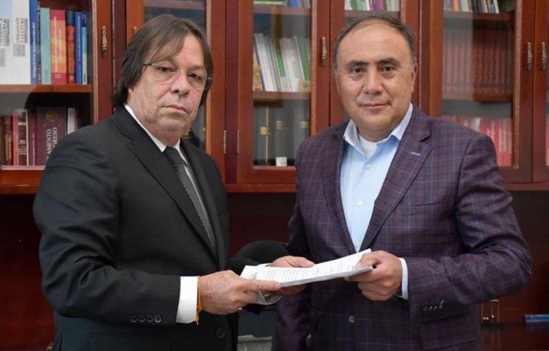 Lorduy radica tres proyectos ante la Cámara de Representantes: Impuesto al carbono, régimen de alumbrado público y suspensión de embargos 1 Lorduy radica tres proyectos ante la Cámara de Representantes: Impuesto al carbono, régimen de alumbrado público y suspensión de embargos 1