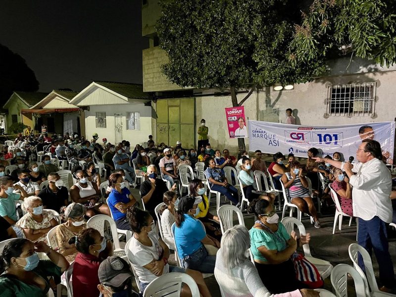 Cesar Lorduy y compartió desde el barrio Nueva Esperanza sus planes y proyectos para llegar al Congreso 1 Cesar Lorduy en reunión en el barrio Nueva Esperanza