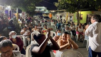 Reunión en el barrio La Manga de Barranquilla